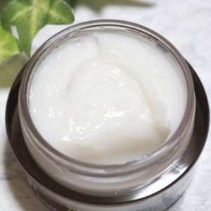 【2021最新】しろ彩クリームの解約!口コミや使い方は?成分セラミドの効果、実際使った感想も